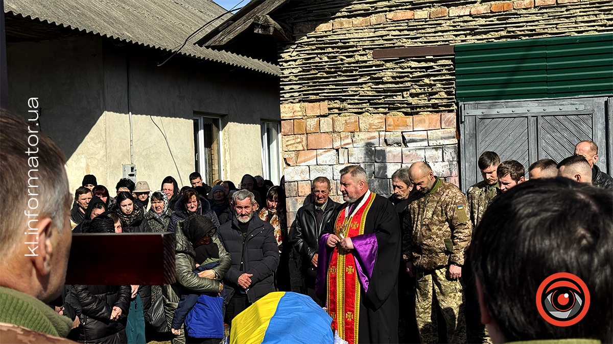 У Воскресінцях на вічний спочинок провели захисника Романа Качелюка 9