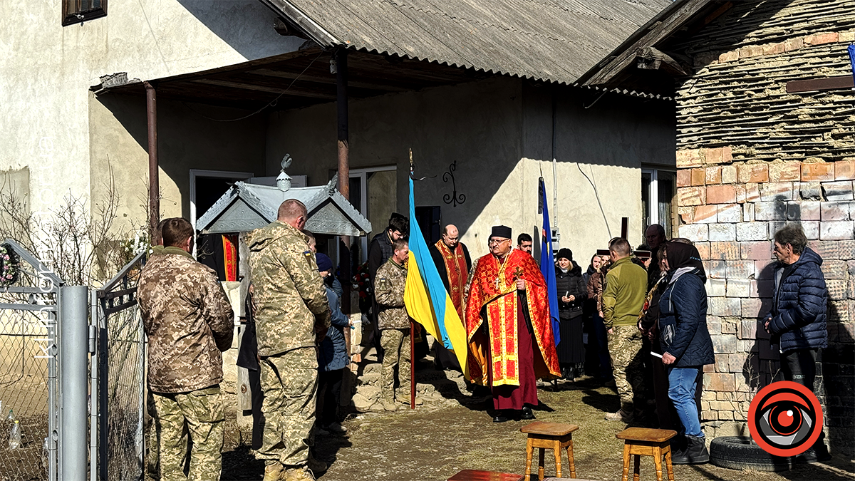 У Воскресінцях на вічний спочинок провели захисника Романа Качелюка 6