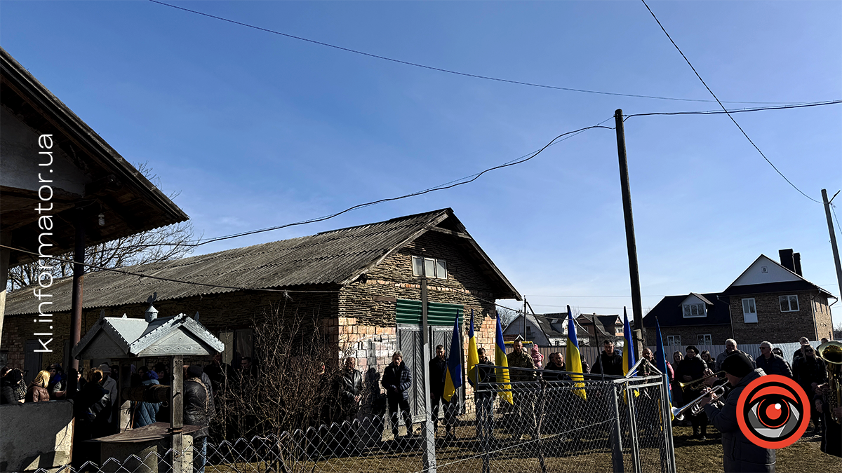 У Воскресінцях на вічний спочинок провели захисника Романа Качелюка 2