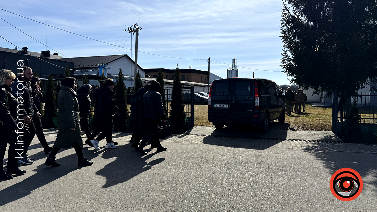 У Воскресінцях на вічний спочинок провели захисника Романа Качелюка 25