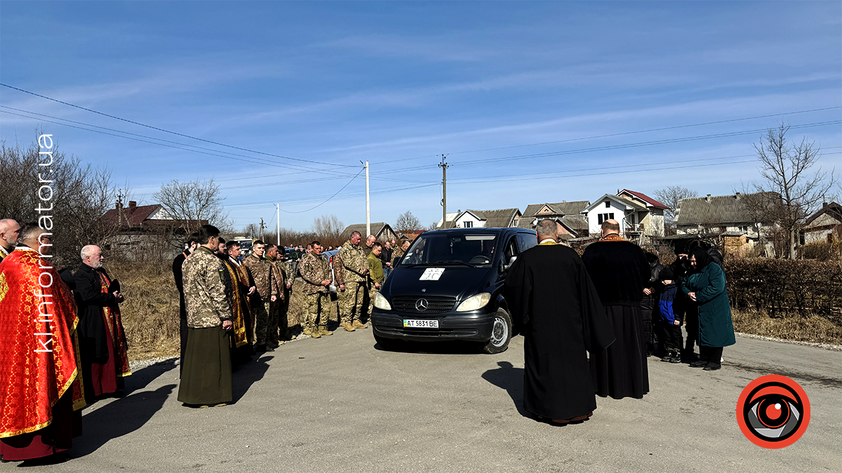 У Воскресінцях на вічний спочинок провели захисника Романа Качелюка 22