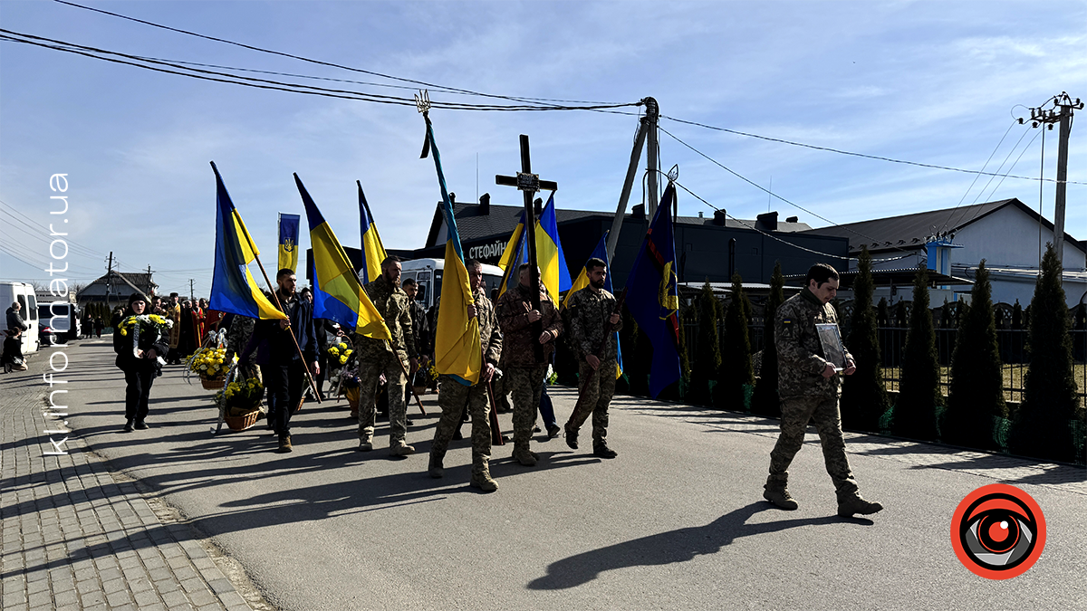 У Воскресінцях на вічний спочинок провели захисника Романа Качелюка 24