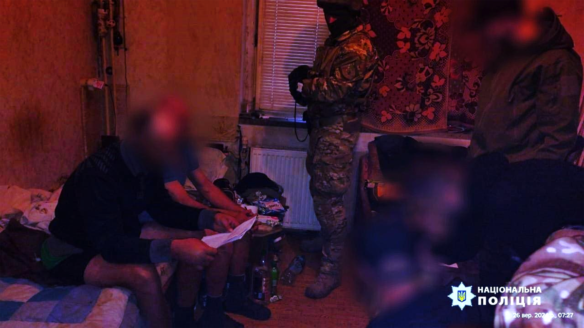 Постачали наркотики ув’язненим: на Прикарпатті судитимуть 12 членів злочинної організації 2