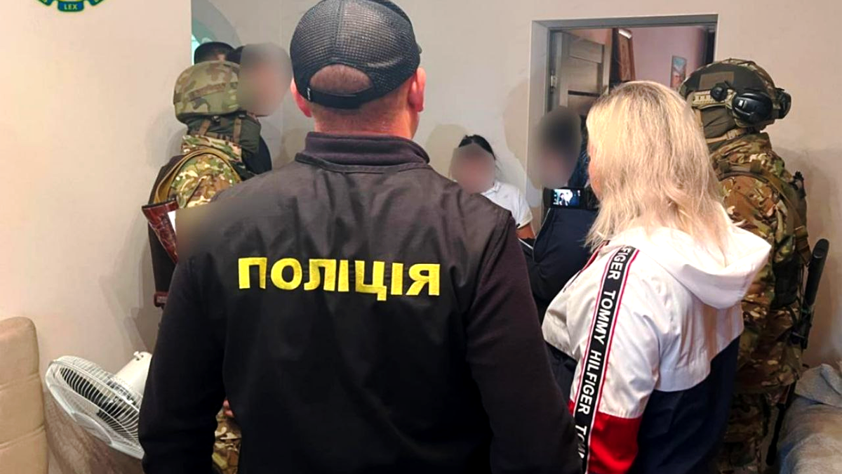 Постачали наркотики ув’язненим: на Прикарпатті судитимуть 12 членів злочинної організації 4