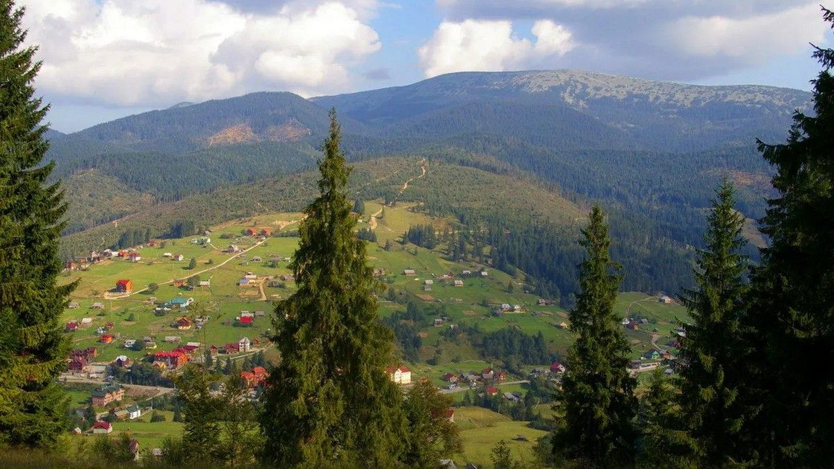 Ще одну ділянку в центрі Поляниці прокуратура вимагає повернути з незаконної власності