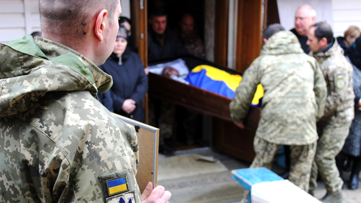 У Делятині в останню дорогу провели воїна Олександра Уманця 3