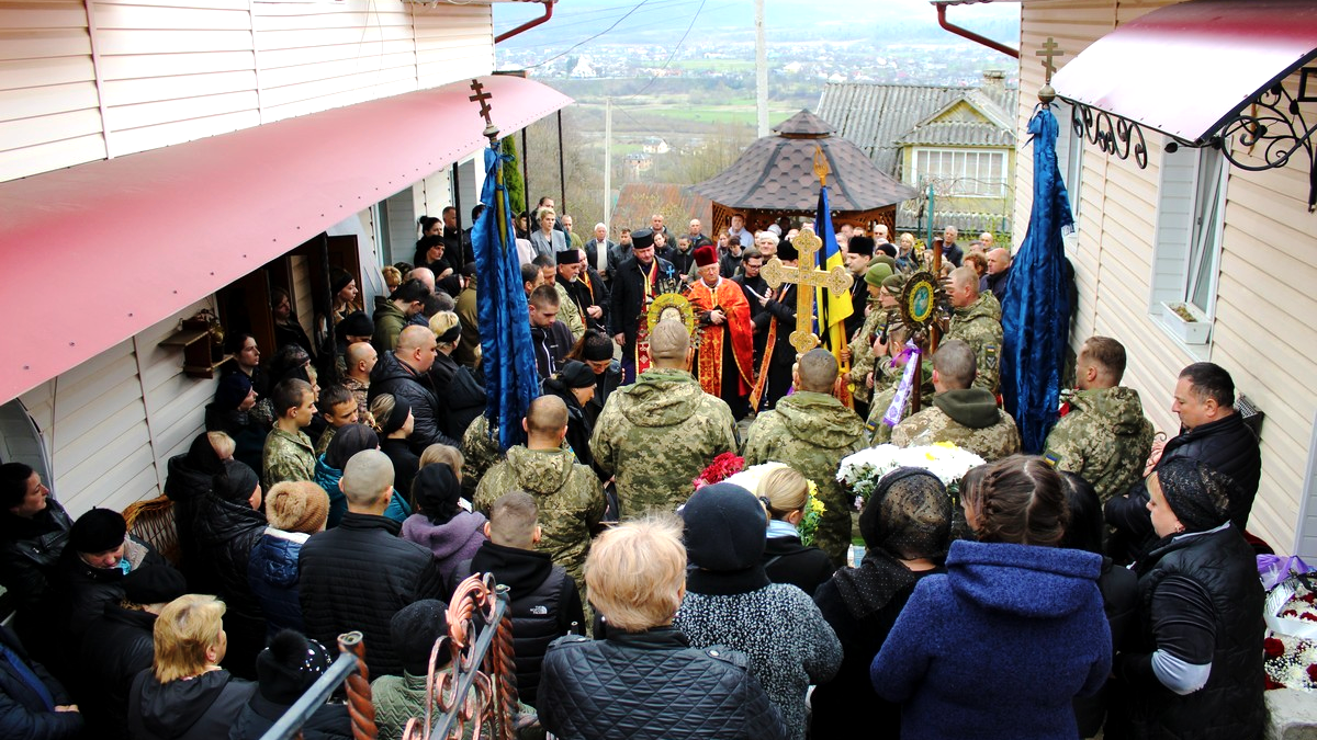 У Делятині в останню дорогу провели воїна Олександра Уманця 4