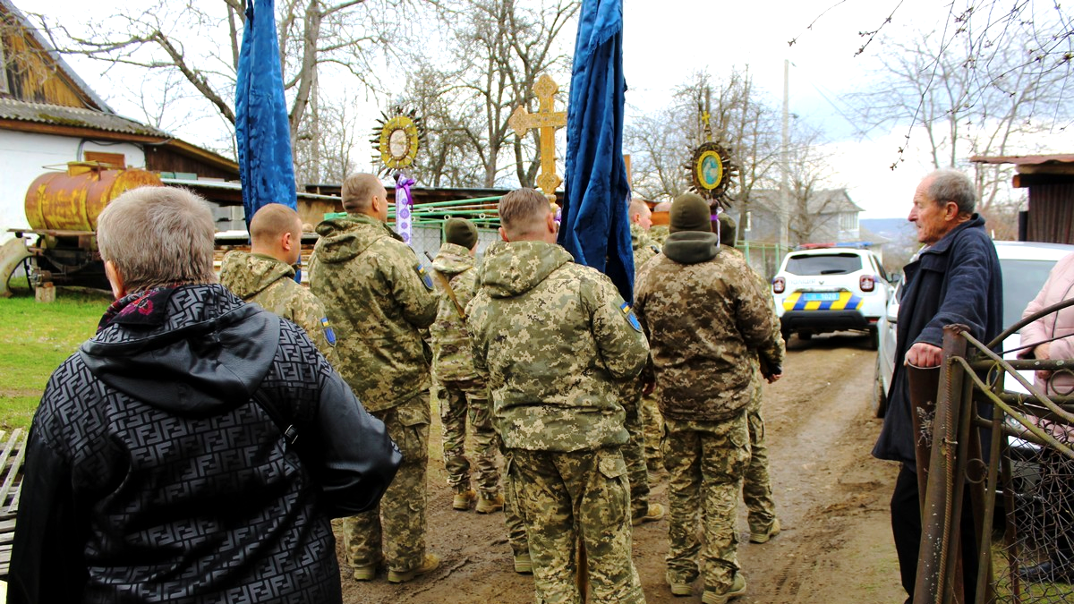 У Делятині в останню дорогу провели воїна Олександра Уманця 5