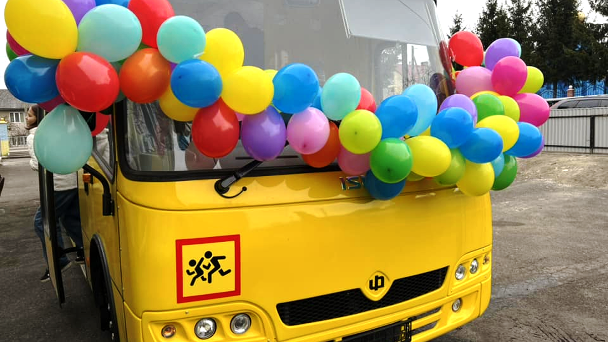 Для одного з ліцеїв Городенківської громади придбали новий шкільний автобус 1