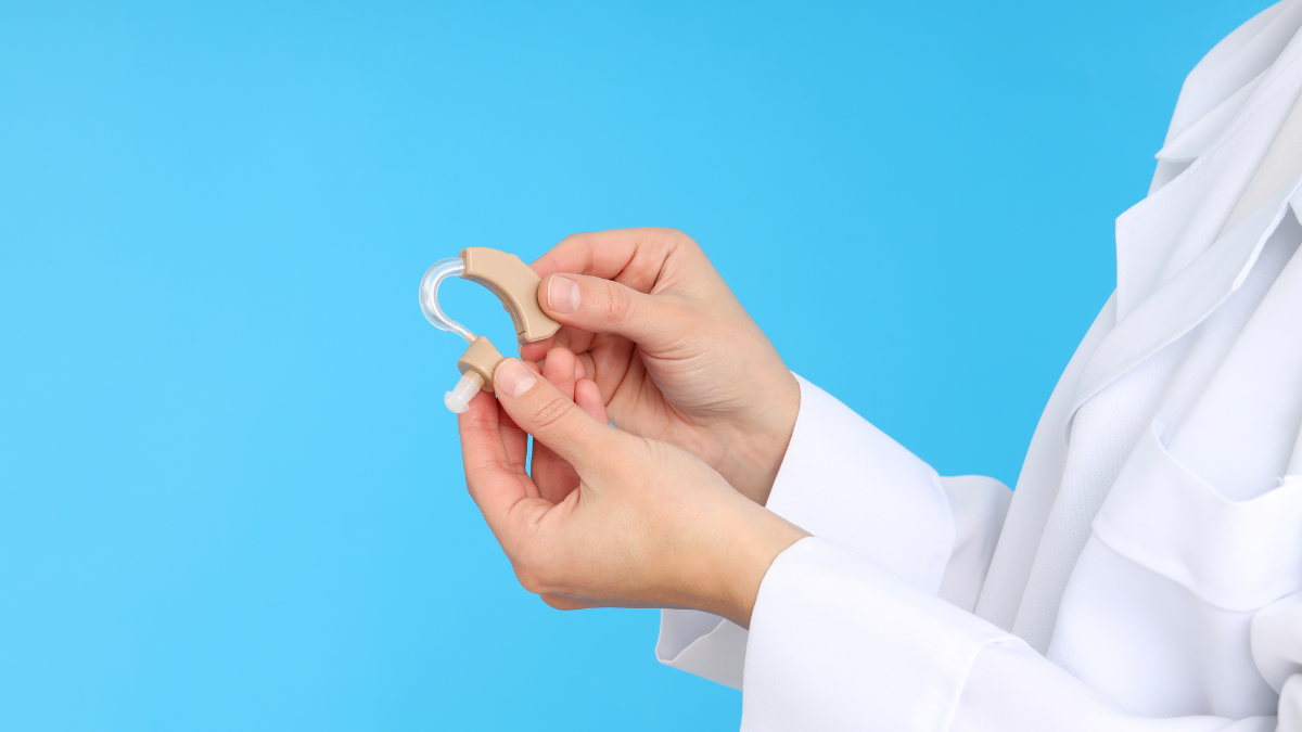 У двох лікарнях на Прикарпатті можна безкоштовно отримати слуховий апарат