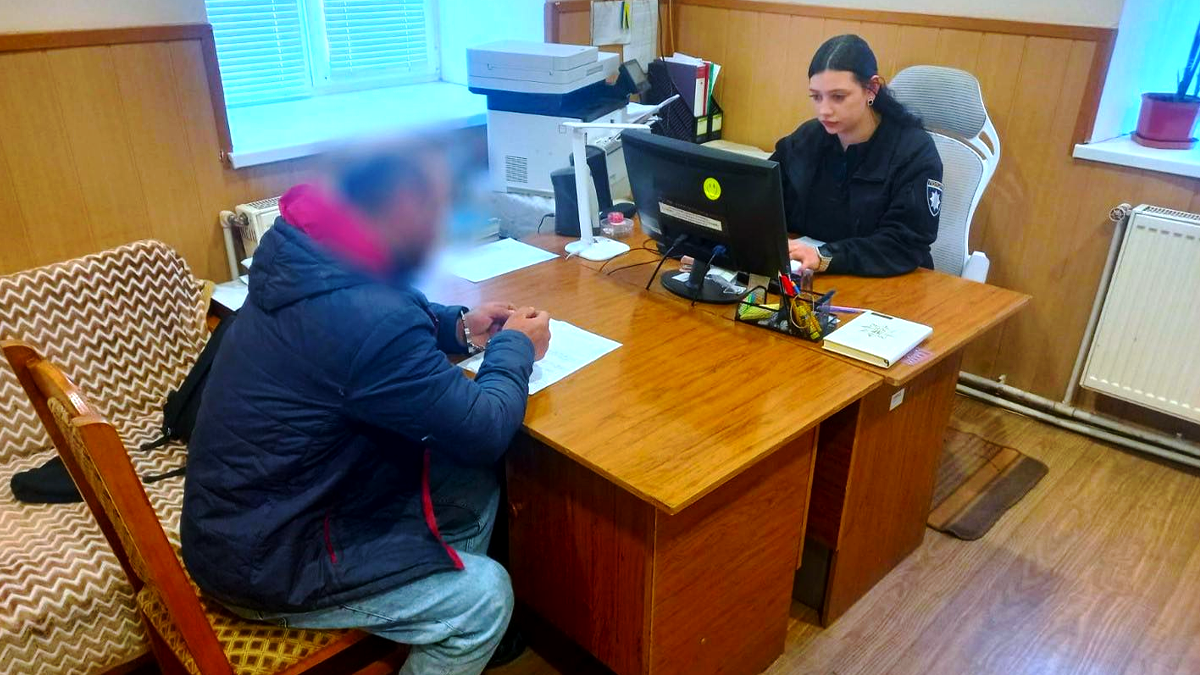 Потерпіла померла у лікарні: на Коломийщині чоловік проник в будинок пенсіонерки й побив її 2