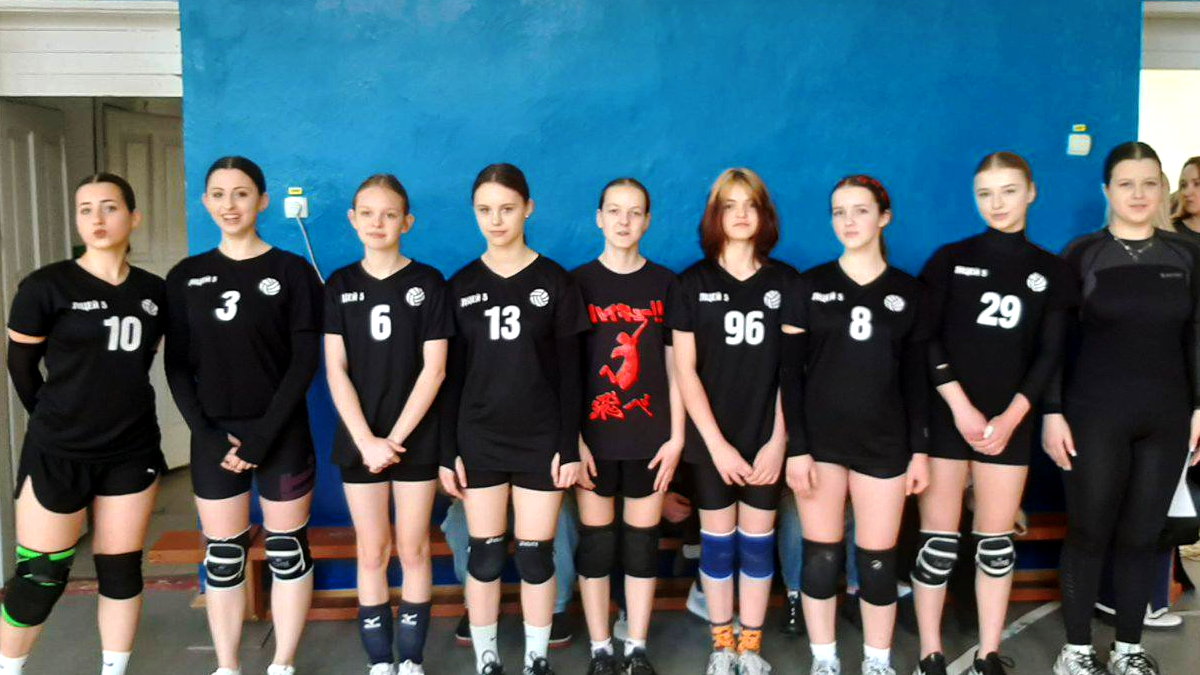 У Коломиї ветерани та військовослужбовці-едельвейси змагалися у турнірі з волейболу 4