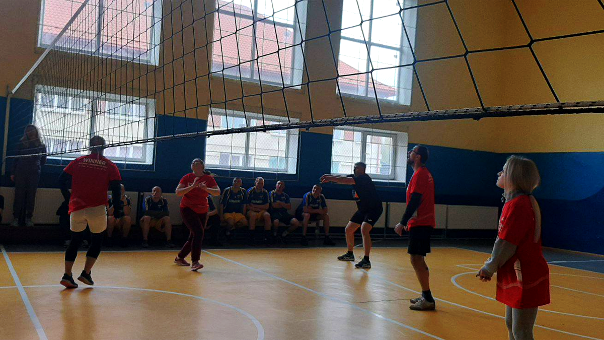 У Коломиї ветерани та військовослужбовці-едельвейси змагалися у турнірі з волейболу 5