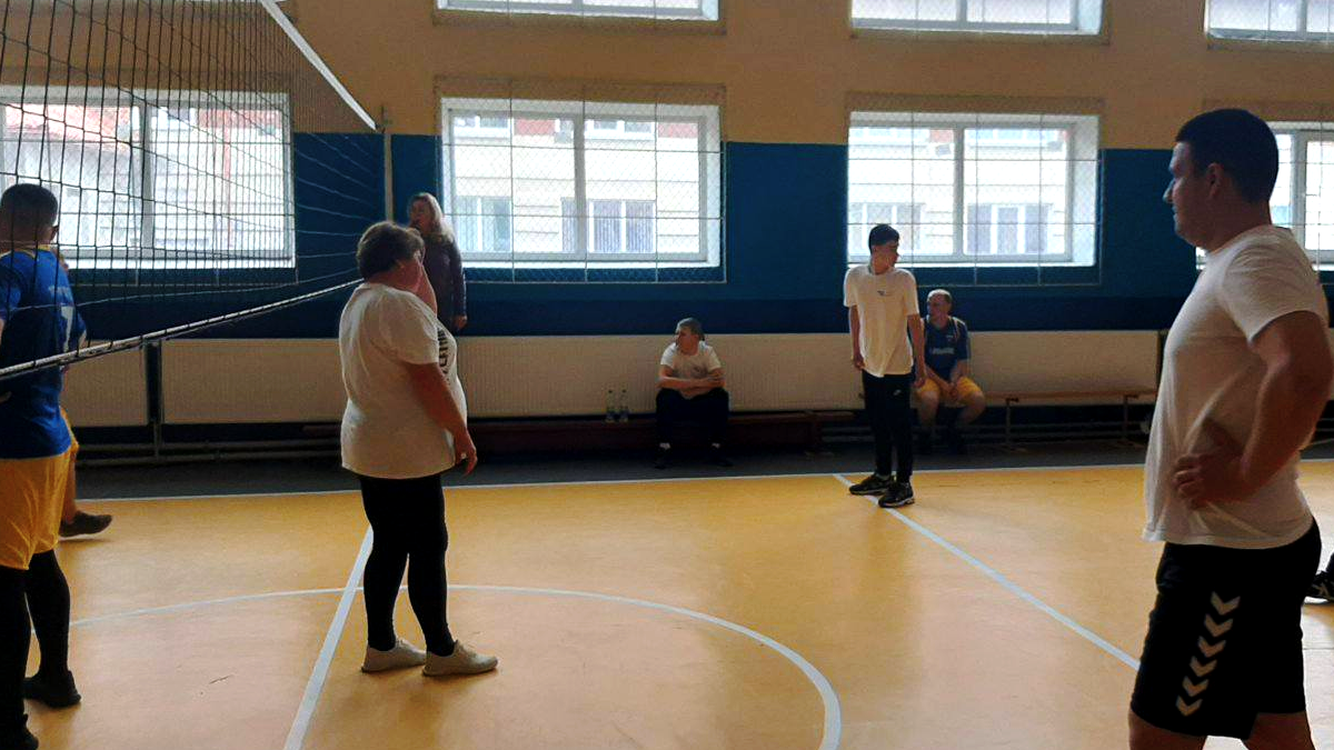 У Коломиї ветерани та військовослужбовці-едельвейси змагалися у турнірі з волейболу 6