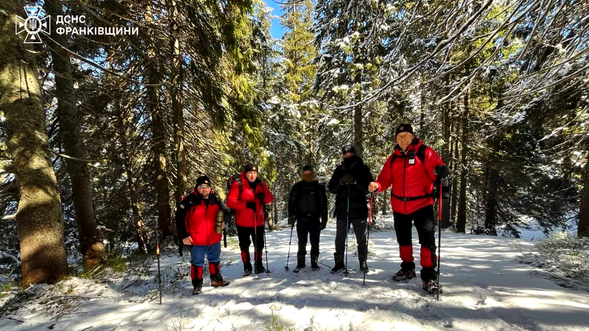 Через обледенілий схил у горах двоє туристів потребували допомоги рятувальників 1