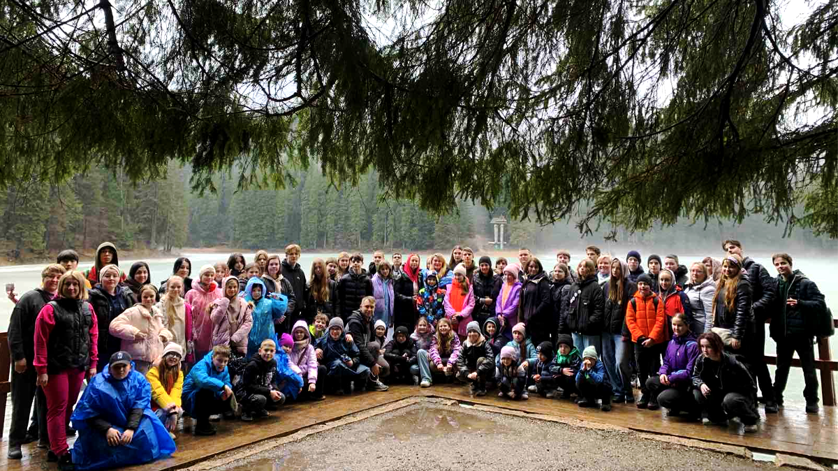 Діти загиблих і зниклих безвісти захисників та діти зі статусом ВПО відвідали озеро Синевир