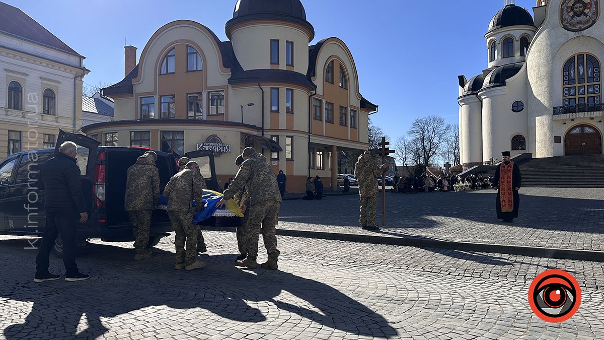 У Коломиї зустріли кортеж померлого воїна Сергія Могильняка 5