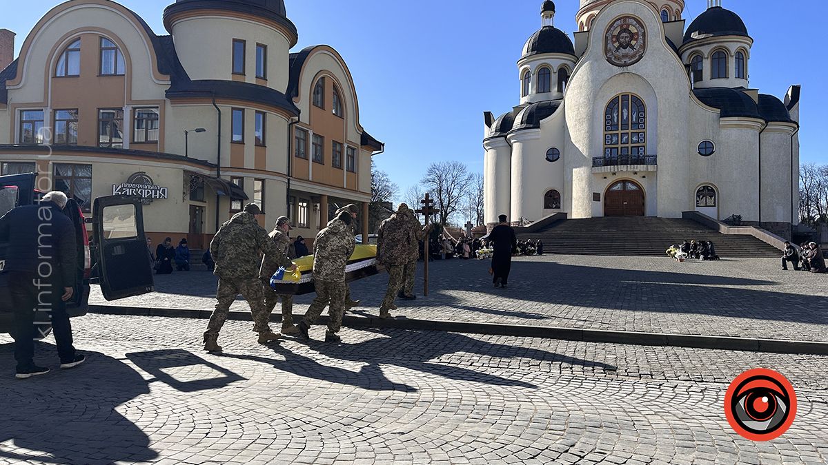 У Коломиї зустріли кортеж померлого воїна Сергія Могильняка 7