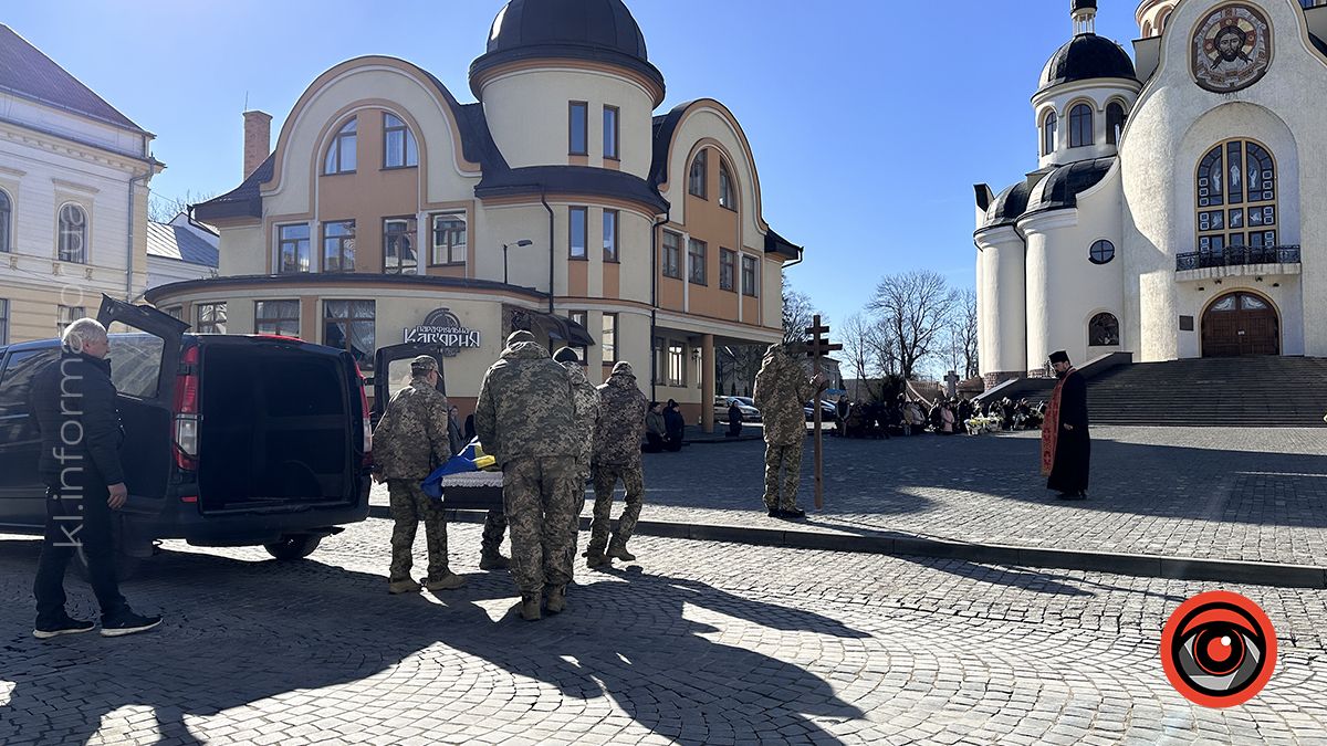 У Коломиї зустріли кортеж померлого воїна Сергія Могильняка 6
