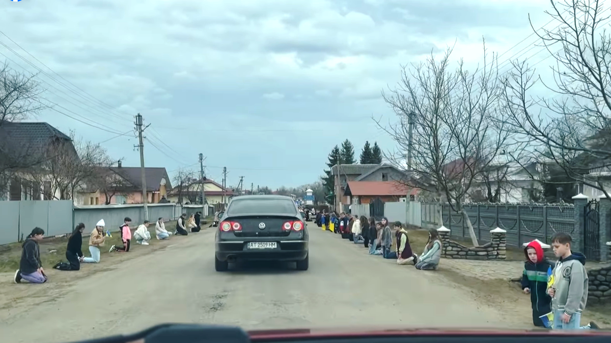 На вічний спочинок у рідний Рожнів повернувся захисник Ігор Погребенник 3