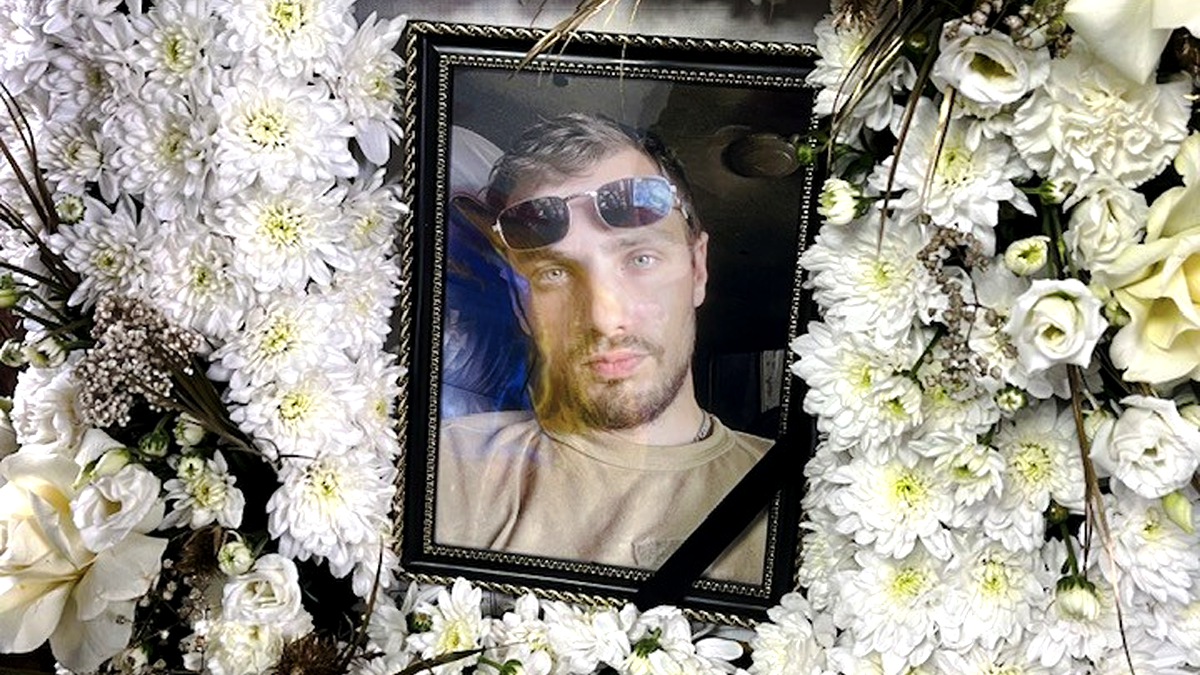 На вічний спочинок у рідний Рожнів повернувся захисник Ігор Погребенник