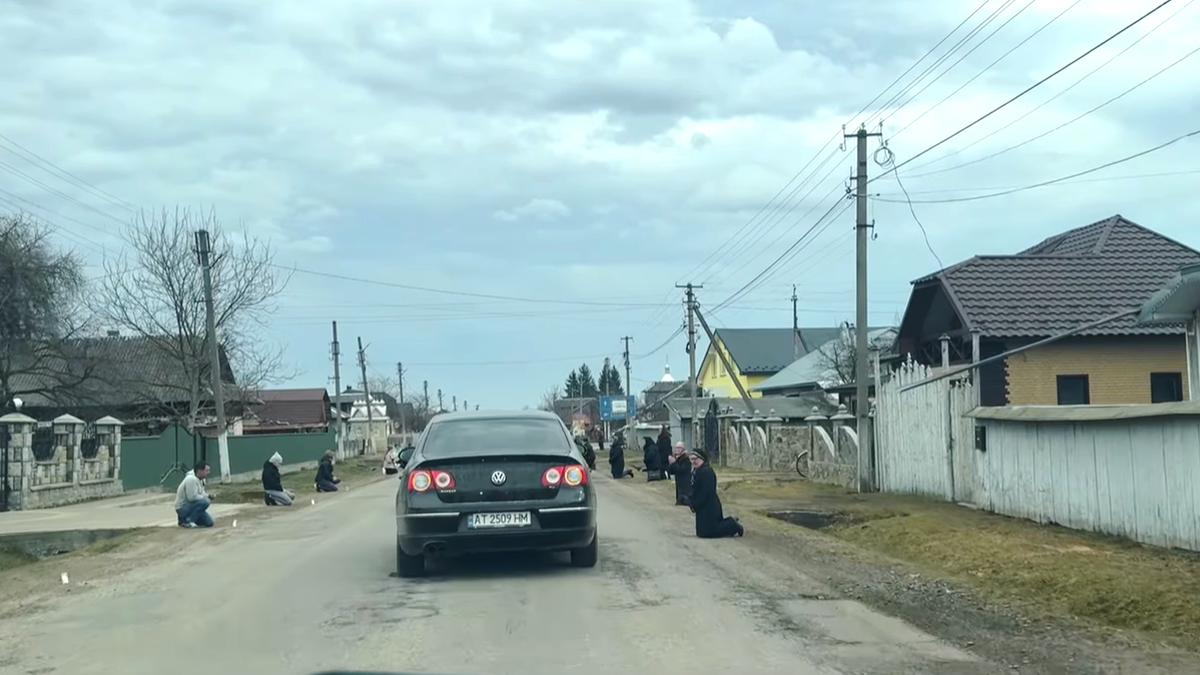 На вічний спочинок у рідний Рожнів повернувся захисник Ігор Погребенник 2