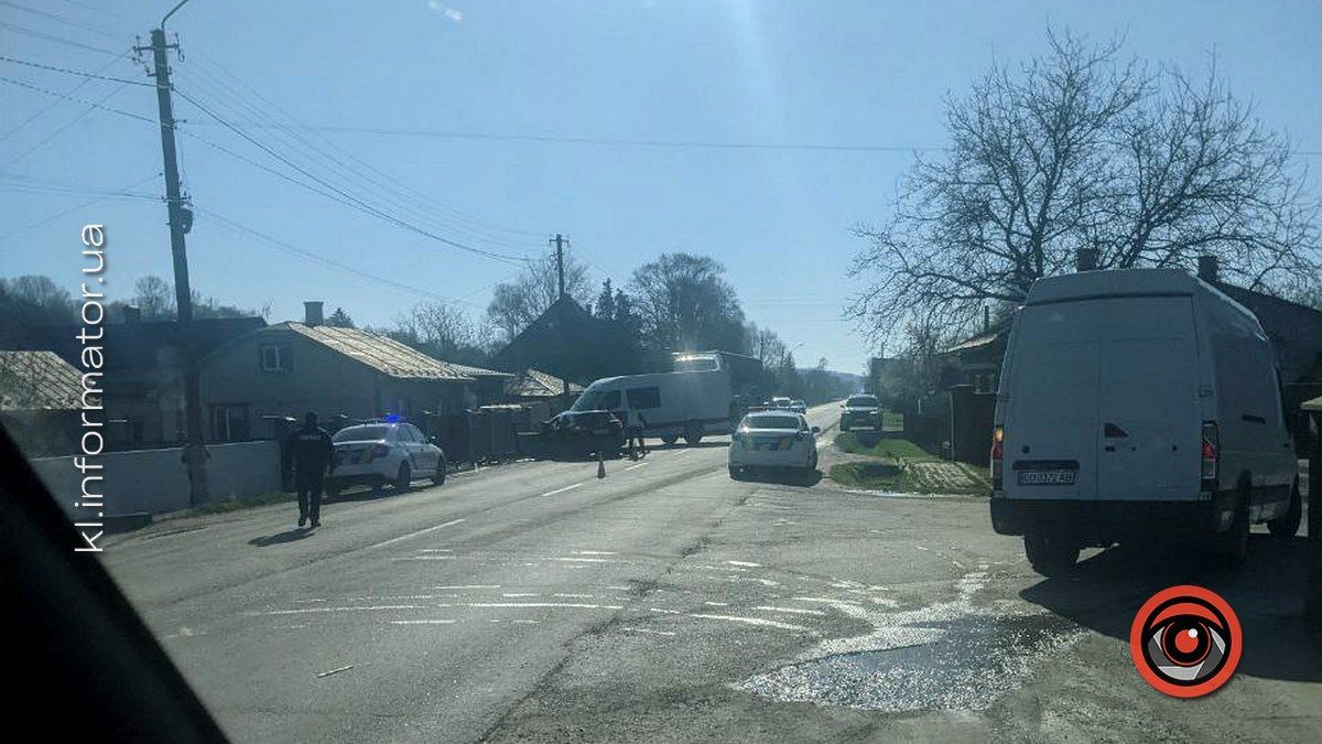 Під Снятином трапилась аварія, рух ускладнено 2