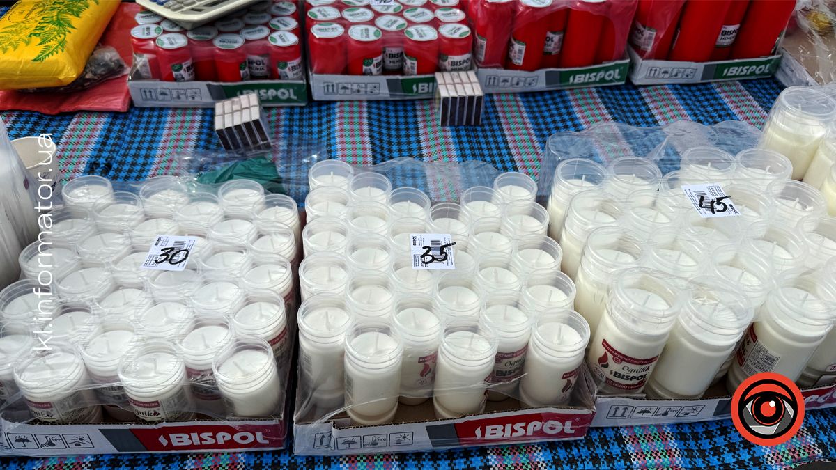 Яка вартість лампадок, свічок та квітів для кладовища у Коломиї 4