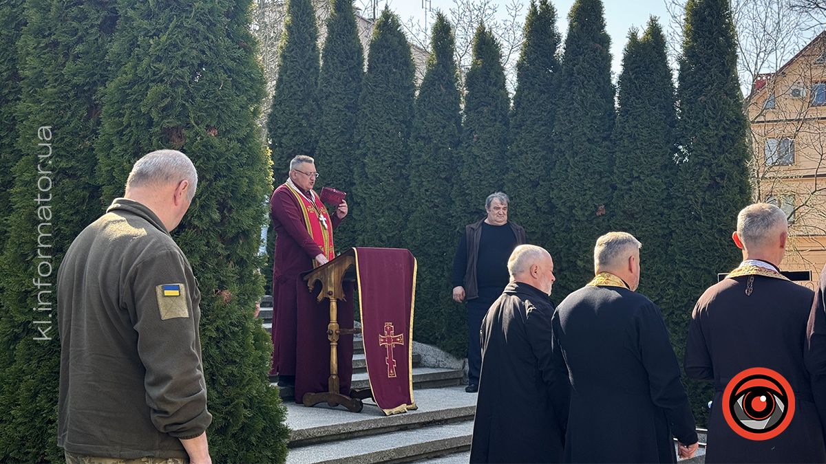 На вічний спочинок у Коломию повернувся воїн Сергій Хріновський 6