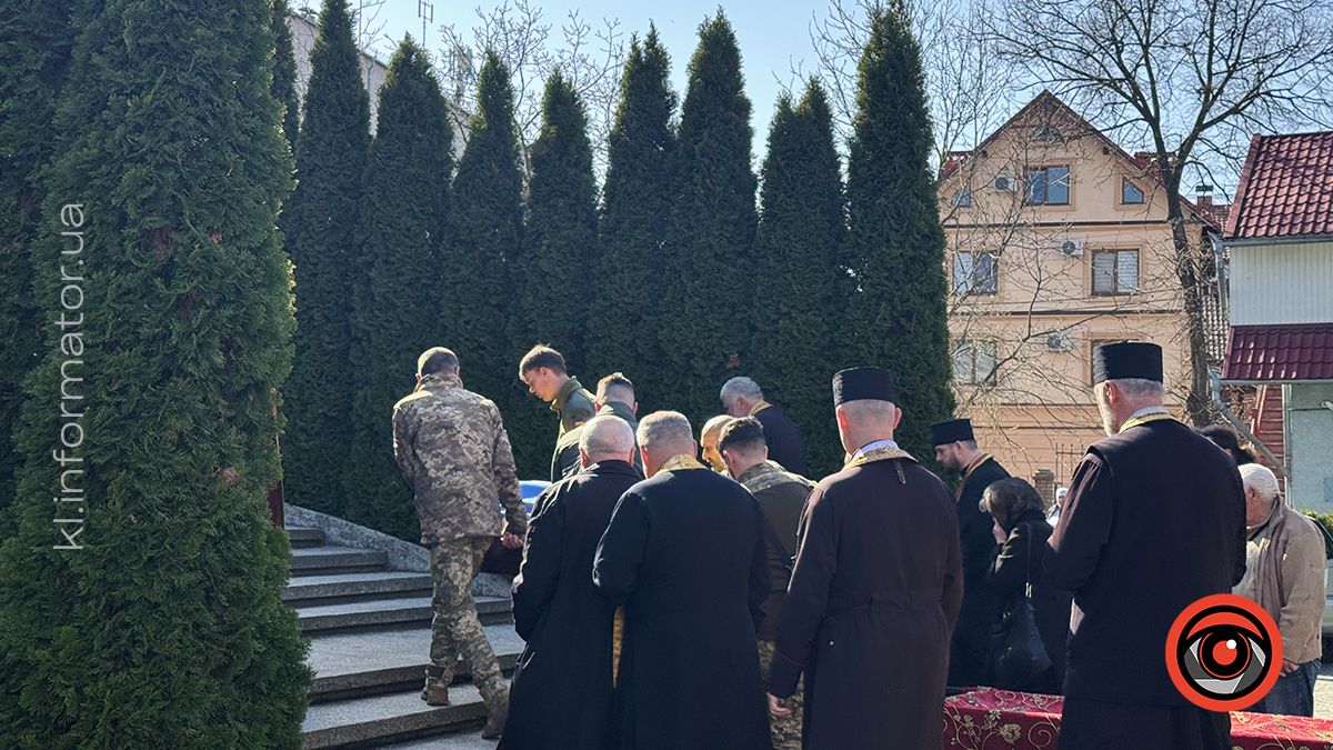 На вічний спочинок у Коломию повернувся воїн Сергій Хріновський 7