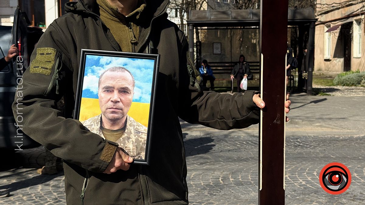 Коломия попрощалася із Героєм Сергієм Хріновським 1