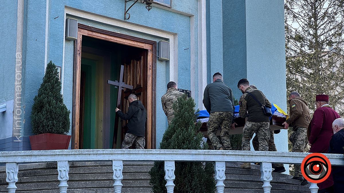 На вічний спочинок у Коломию повернувся воїн Сергій Хріновський 8