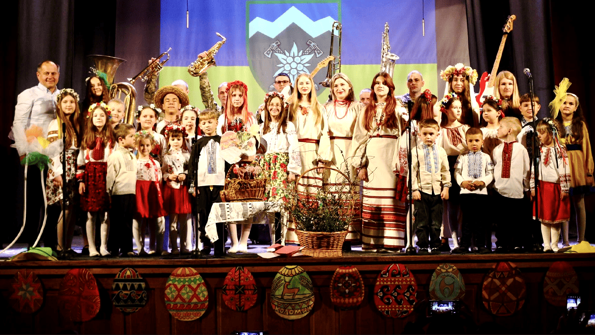 Дітям пільгових категорій з Коломийської громади подарували сертифікати на смаколики 2