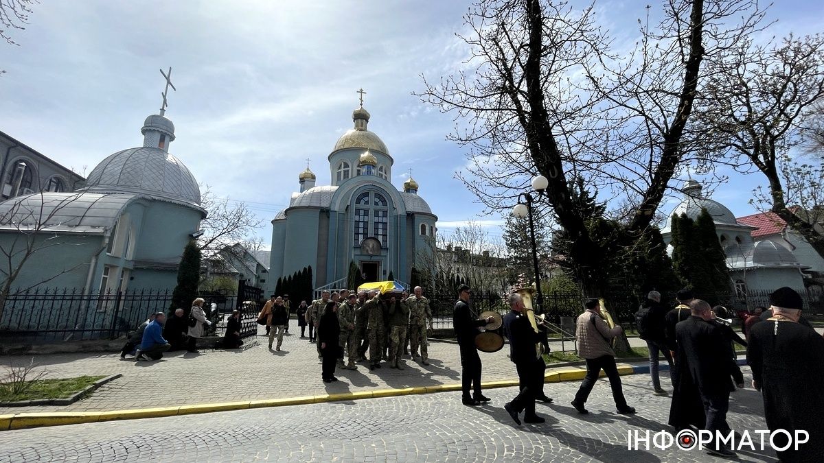 Коломия попрощалася із Героєм Сергієм Хріновським 8