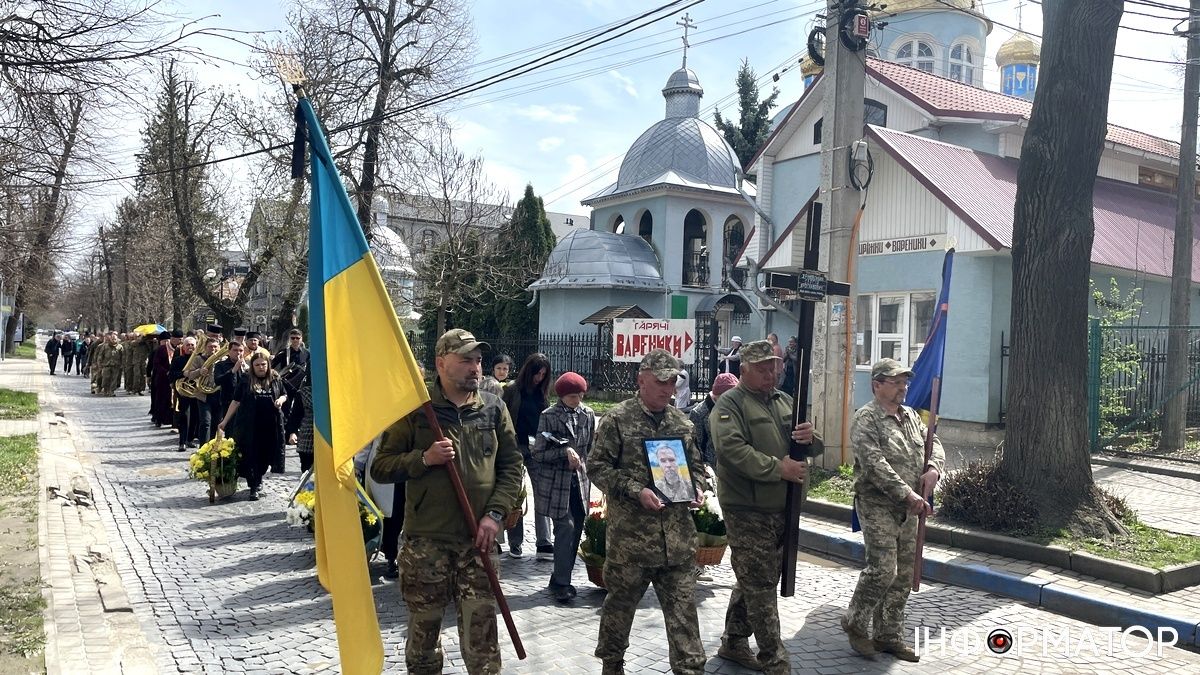 Коломия попрощалася із Героєм Сергієм Хріновським 9