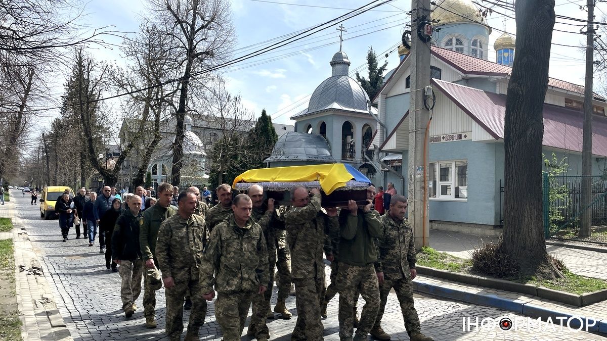 Коломия попрощалася із Героєм Сергієм Хріновським 10