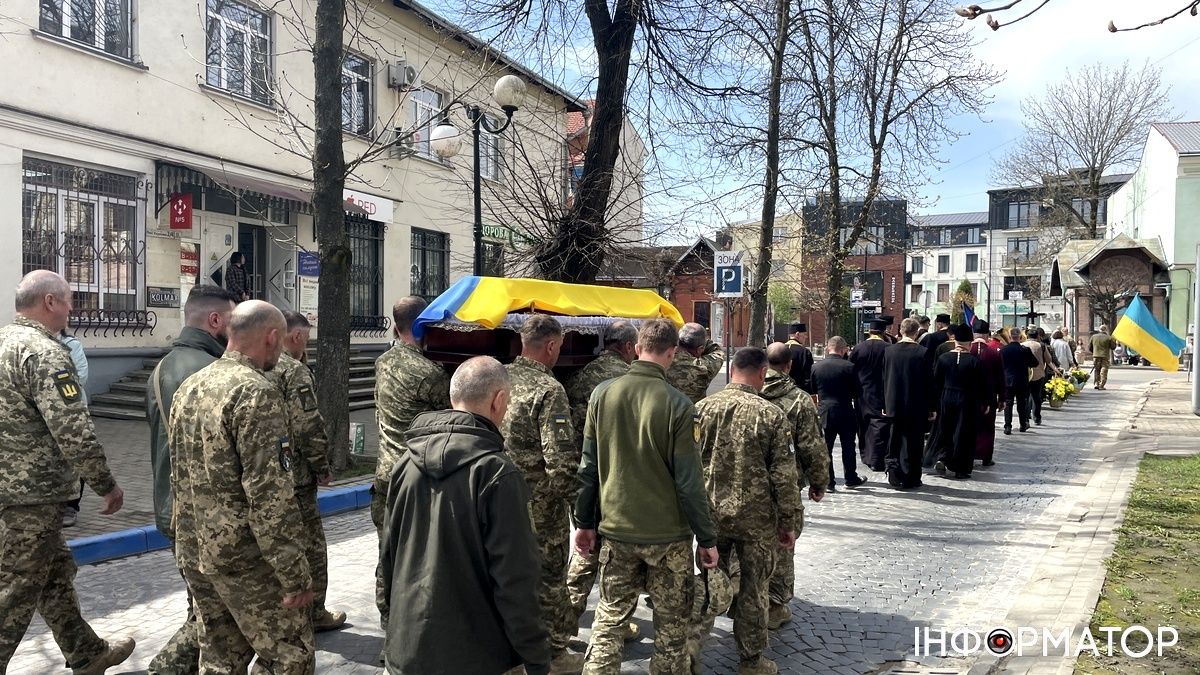 Коломия попрощалася із Героєм Сергієм Хріновським 11