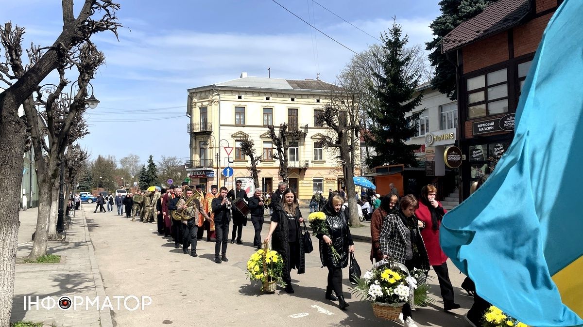 Коломия попрощалася із Героєм Сергієм Хріновським 12