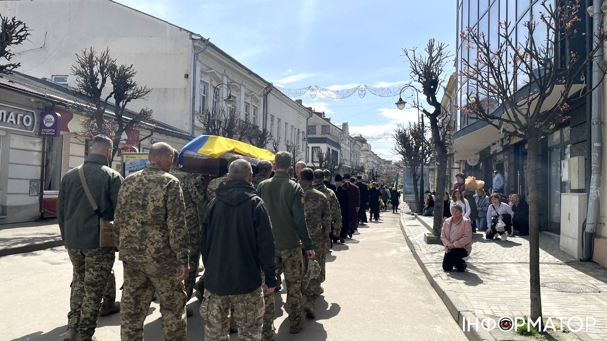 Коломия попрощалася із Героєм Сергієм Хріновським 14