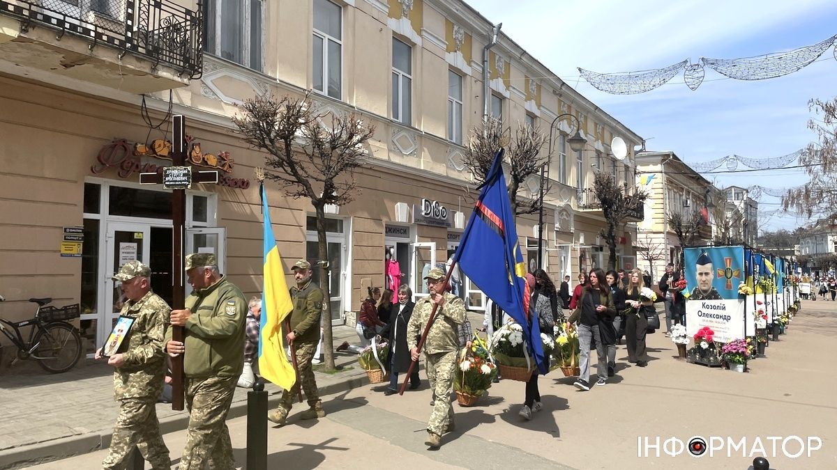 Коломия попрощалася із Героєм Сергієм Хріновським 16
