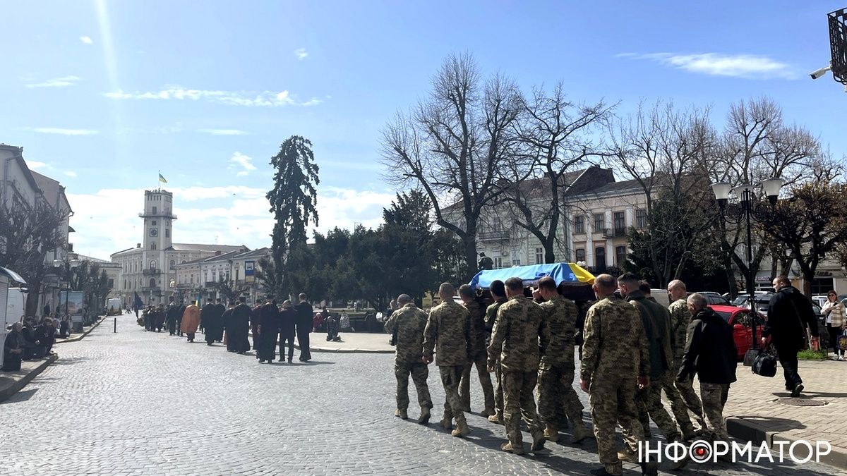 Коломия попрощалася із Героєм Сергієм Хріновським 18