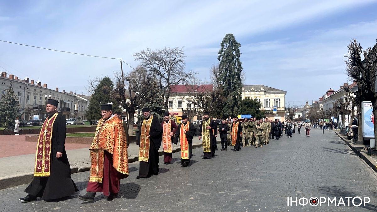Коломия попрощалася із Героєм Сергієм Хріновським 19