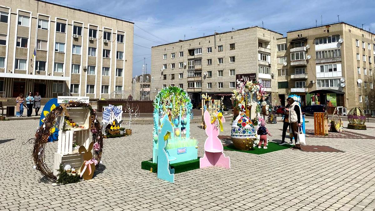 Як навчальні заклади Городенківщини місто до Великодня прикрасили 6