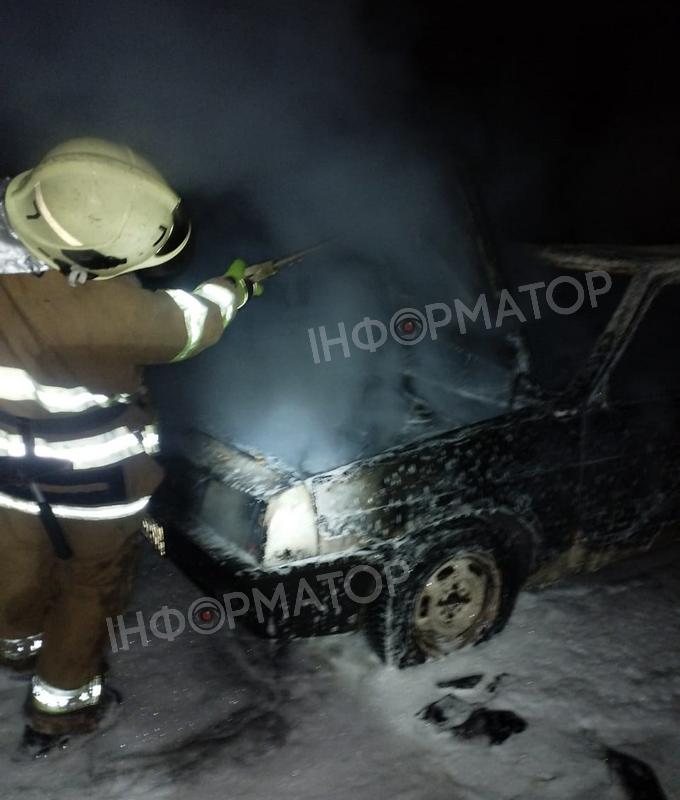 У Коломиї посеред ночі спалахнув автомобіль 2