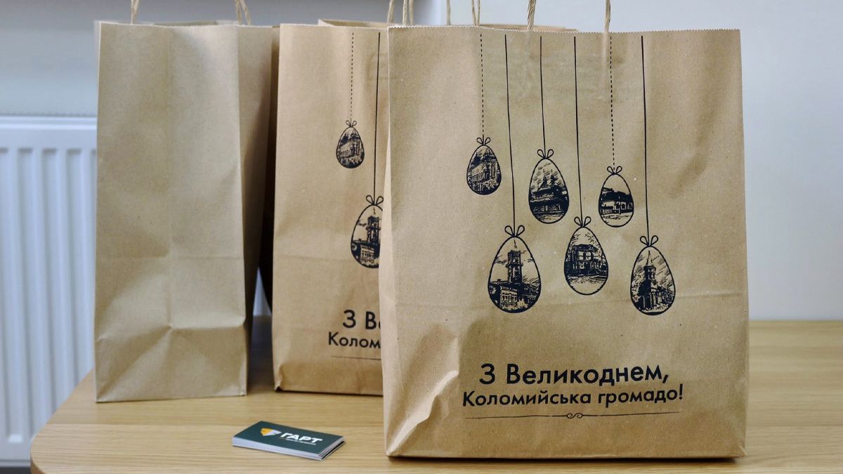 У Коломиї захисники та сім'ї Героїв отримали великодні гостинці 2