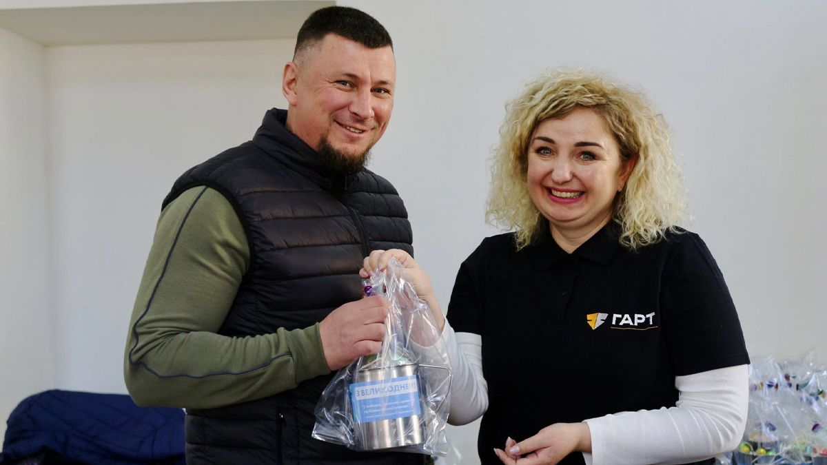 У Коломиї захисники та сім'ї Героїв отримали великодні гостинці 1