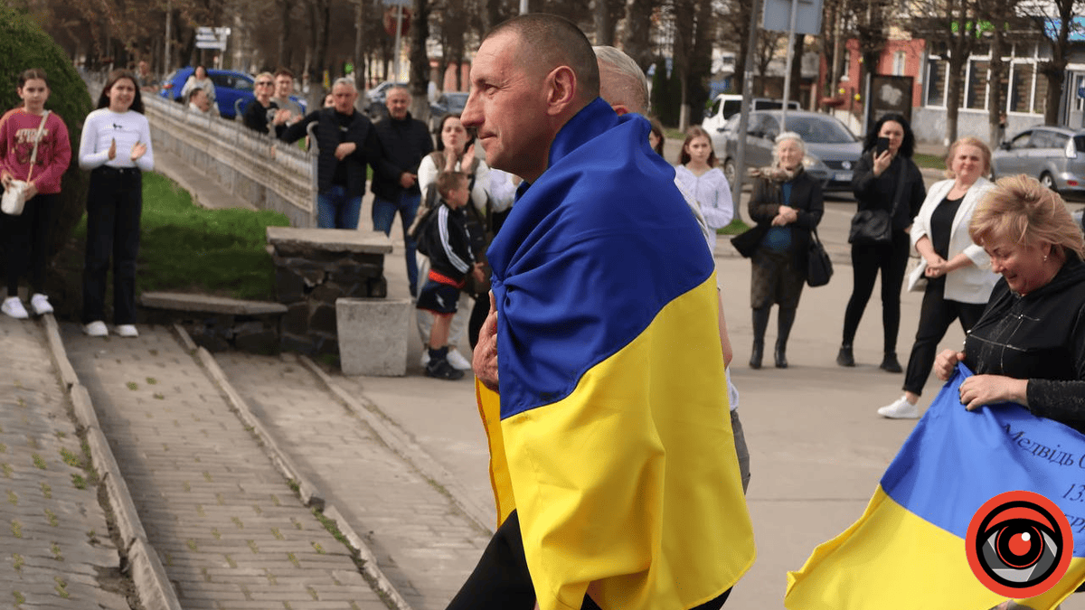 Понад 2,5 роки полону: до рідного міста на Прикарпатті повернувся воїн Олександр Медвідь 2