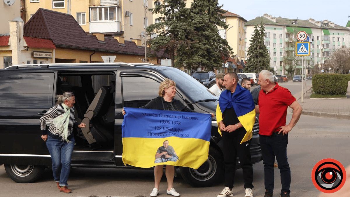 Понад 2,5 роки полону: до рідного міста на Прикарпатті повернувся воїн Олександр Медвідь 3