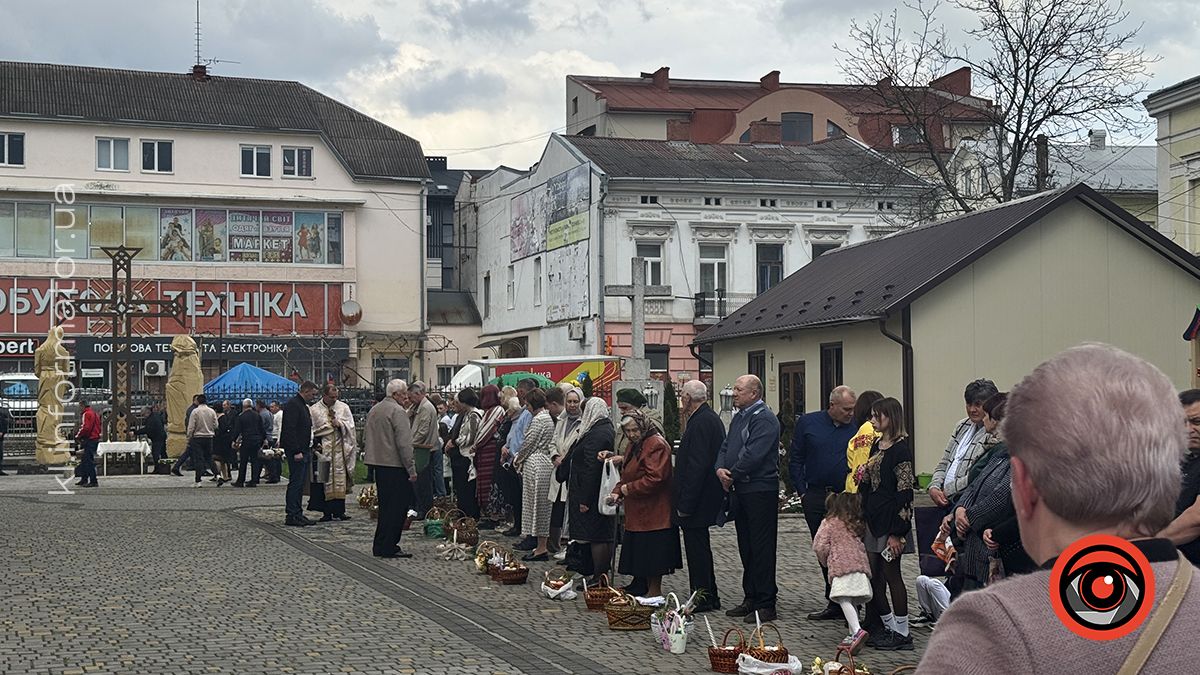 Як у храмах Коломиї освячували великодні кошики | Фоторепортаж 7