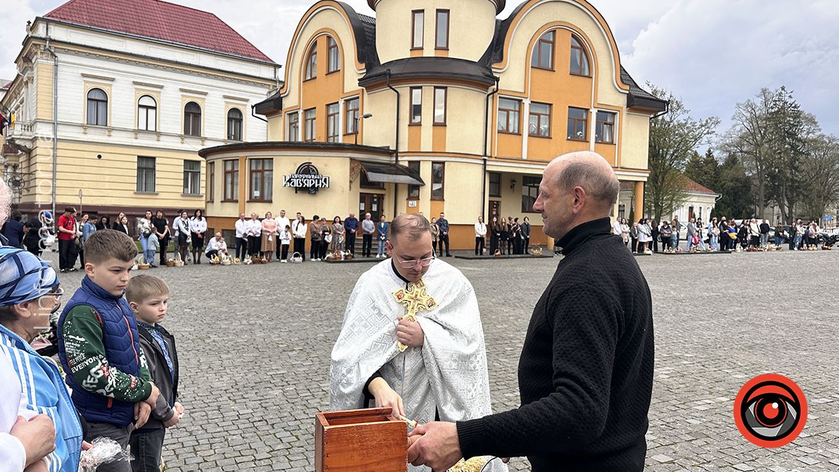 Як у храмах Коломиї освячували великодні кошики | Фоторепортаж 11